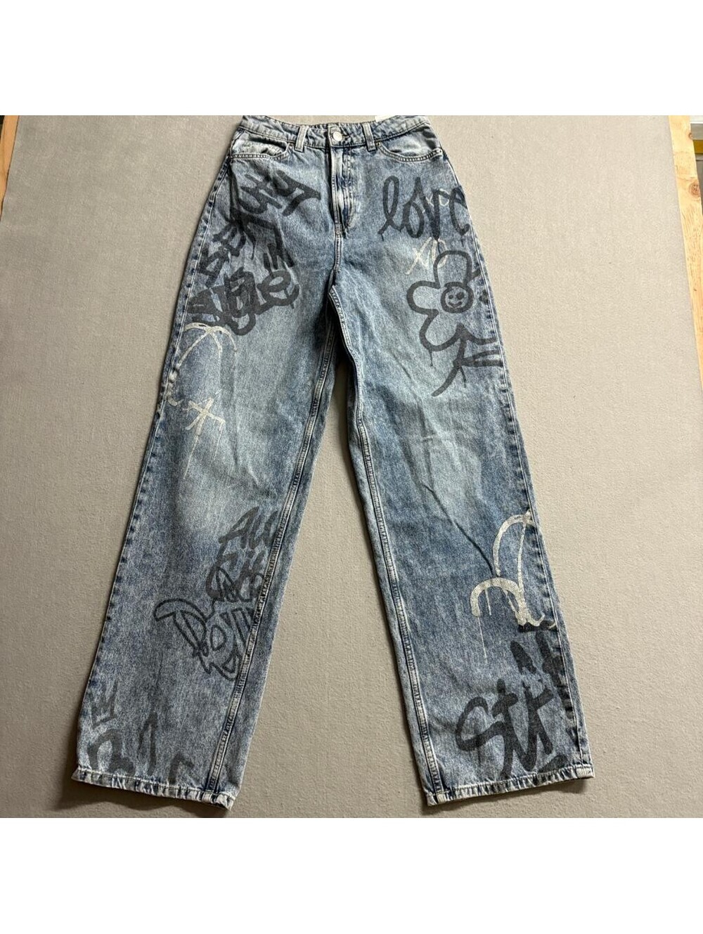 H&M Divided Graffiti Print Jeans Womens Size 2 Blue Acid Wash High Rise Denim